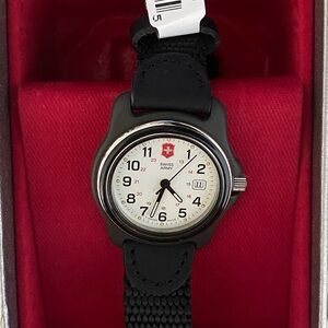 Women’s S/M Victorinox Swiss Army Watch.